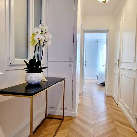 Bel Haussmannien Du Marais Homestay Paris
